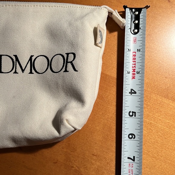 Toiletry bag - Picture 6 of 8